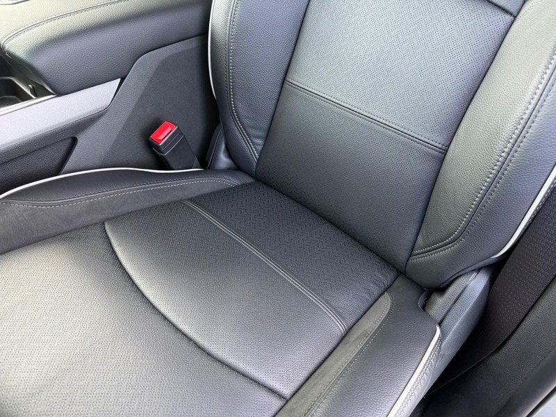 Ram 3500 Vehicle Full-screen Gallery Image 29