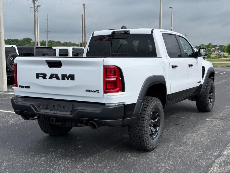 Ram 1500 Vehicle Full-screen Gallery Image 3