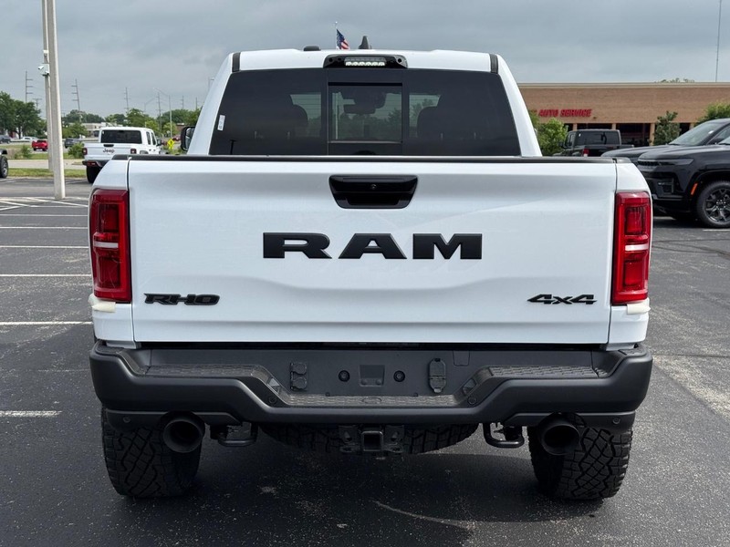 Ram 1500 Vehicle Full-screen Gallery Image 4