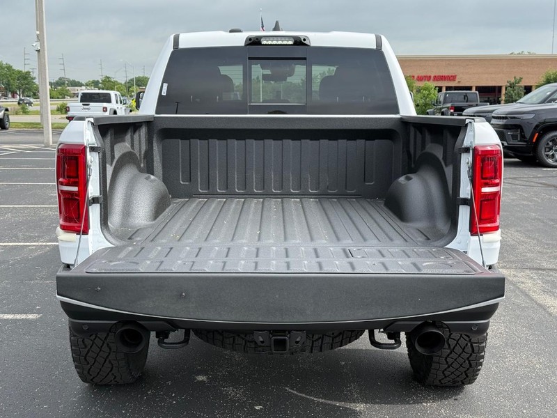 Ram 1500 Vehicle Full-screen Gallery Image 7