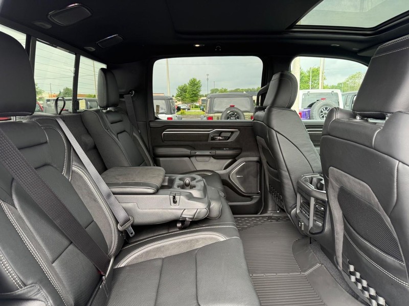 Ram 1500 Vehicle Full-screen Gallery Image 11