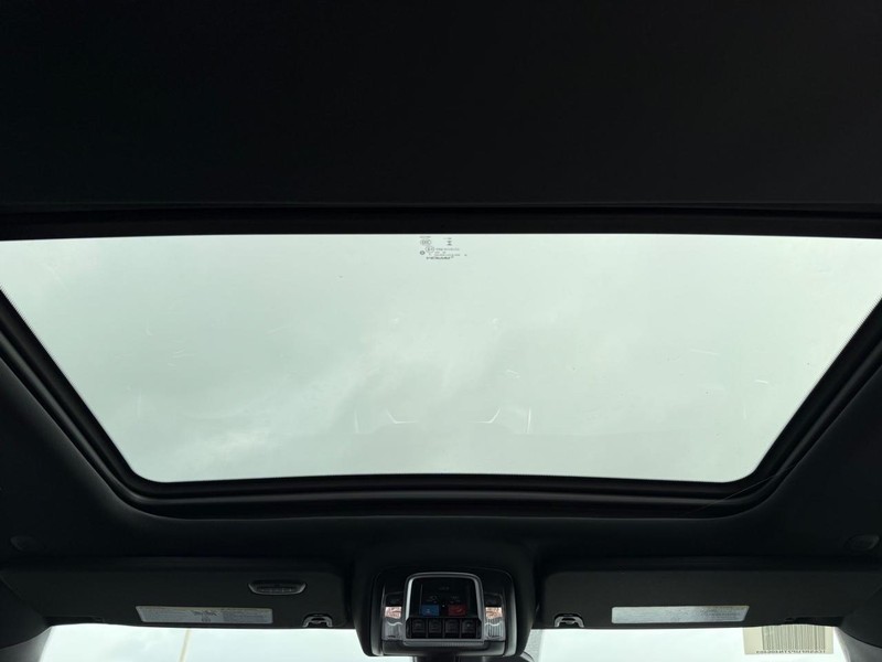Ram 1500 Vehicle Full-screen Gallery Image 13