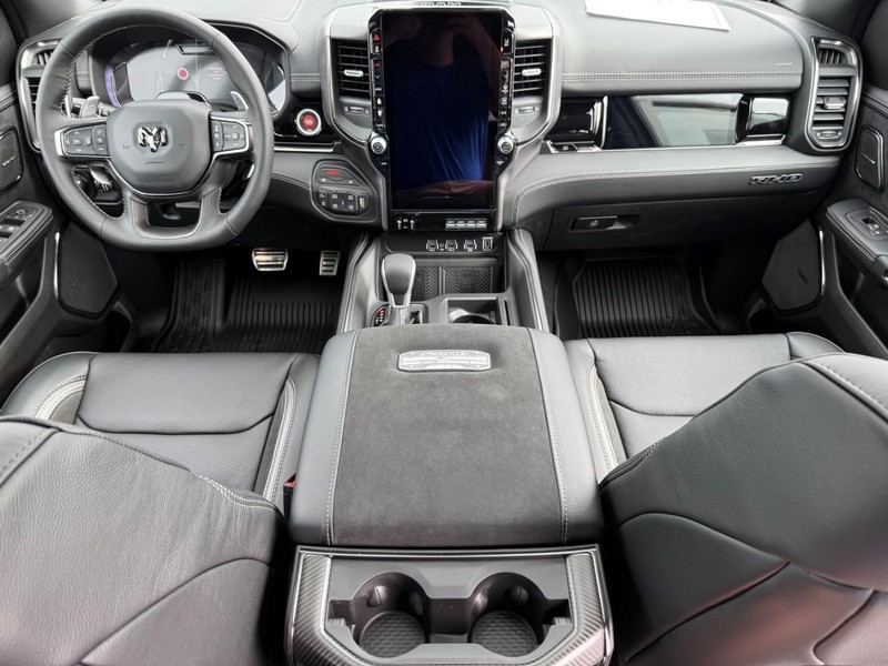 Ram 1500 Vehicle Full-screen Gallery Image 14