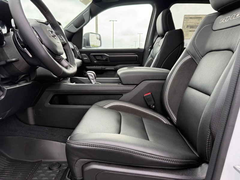 Ram 1500 Vehicle Full-screen Gallery Image 19