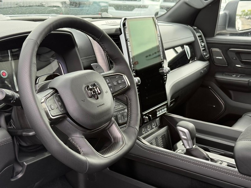 Ram 1500 Vehicle Full-screen Gallery Image 20