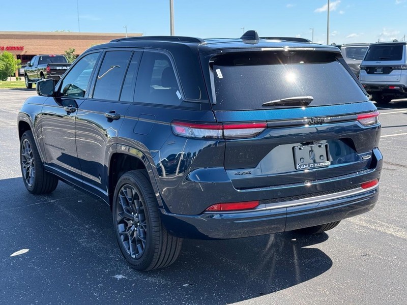 Jeep Grand Cherokee Vehicle Full-screen Gallery Image 5