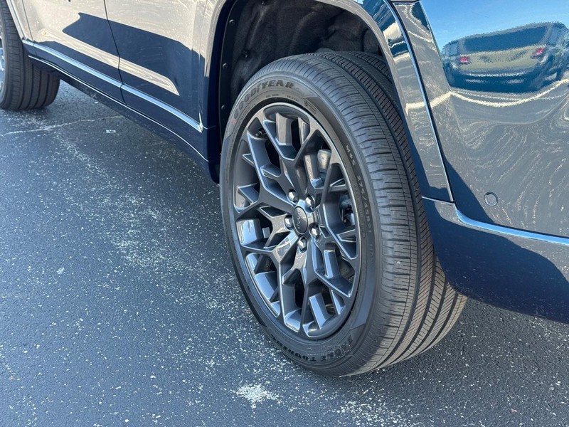 Jeep Grand Cherokee Vehicle Full-screen Gallery Image 6