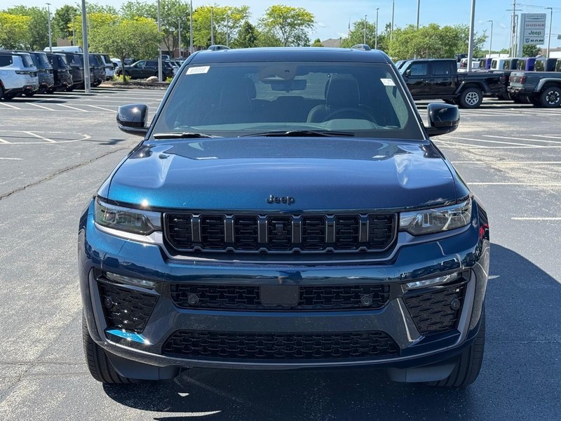 Jeep Grand Cherokee Vehicle Full-screen Gallery Image 10