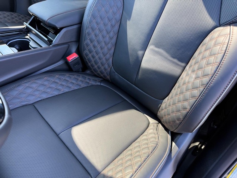 Jeep Grand Cherokee Vehicle Full-screen Gallery Image 31