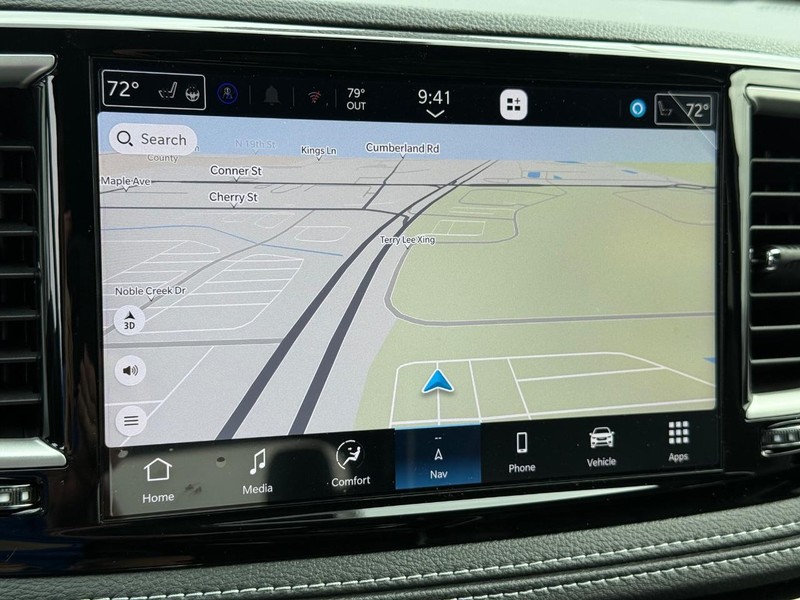 Chrysler Pacifica Vehicle Full-screen Gallery Image 26