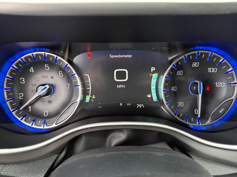 Chrysler Pacifica Vehicle Full-screen Gallery Image 31