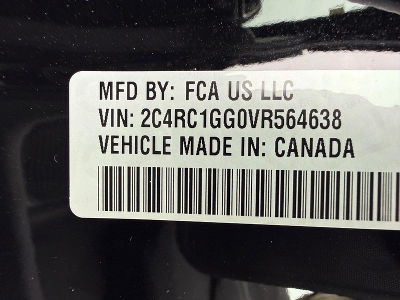 Chrysler Pacifica Vehicle Full-screen Gallery Image 34