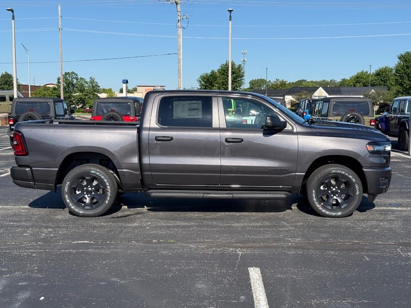 Ram 1500 Vehicle Full-screen Gallery Image 2