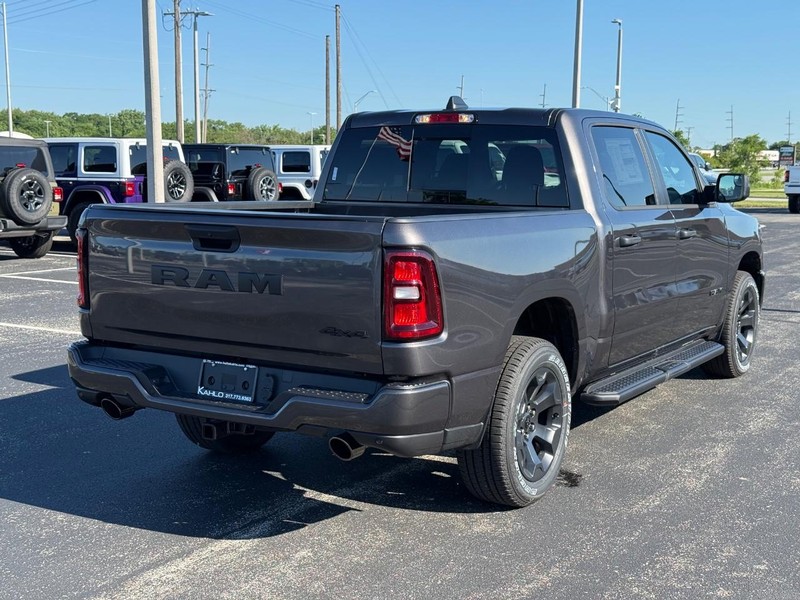 Ram 1500 Vehicle Full-screen Gallery Image 3
