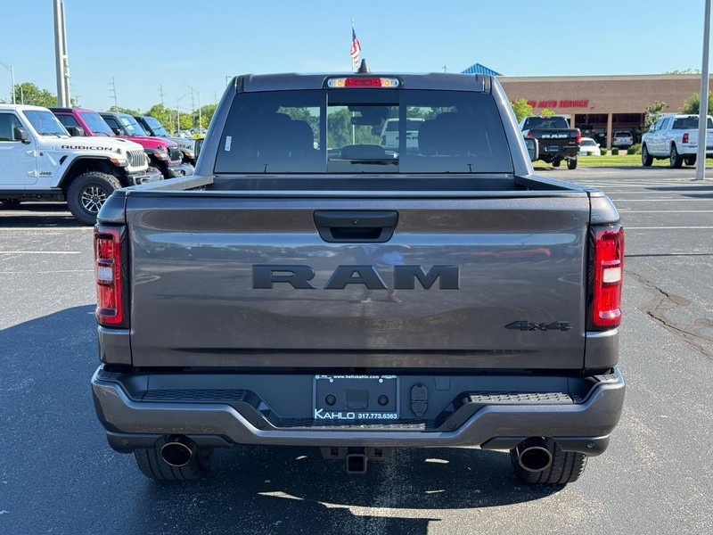 Ram 1500 Vehicle Full-screen Gallery Image 4