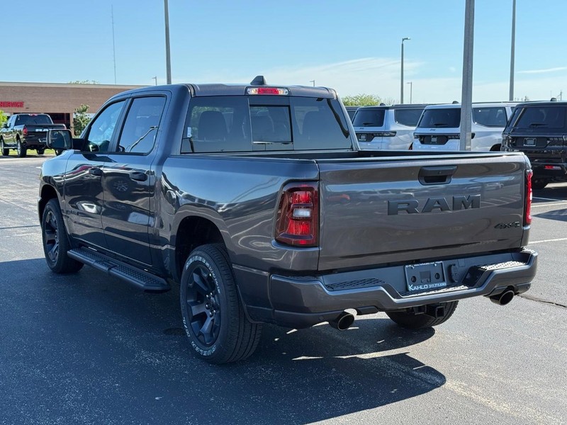 Ram 1500 Vehicle Full-screen Gallery Image 5