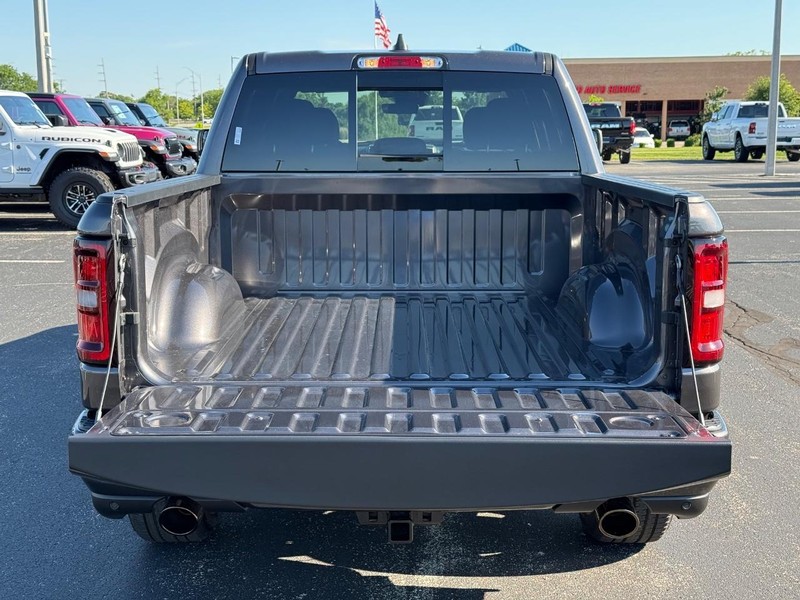 Ram 1500 Vehicle Full-screen Gallery Image 7