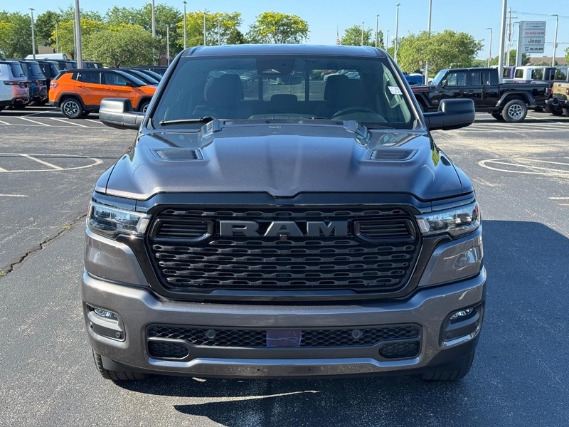 Ram 1500 Vehicle Full-screen Gallery Image 9