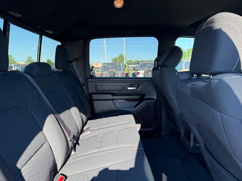 Ram 1500 Vehicle Full-screen Gallery Image 10