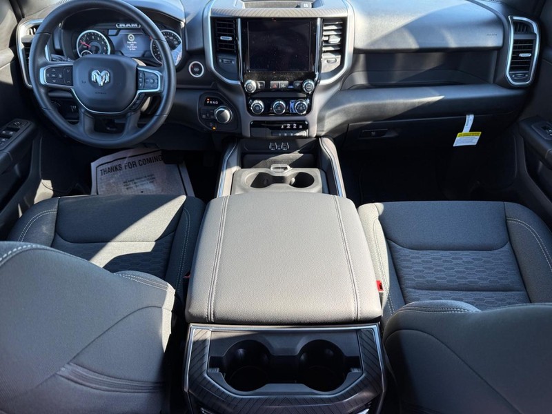 Ram 1500 Vehicle Full-screen Gallery Image 12