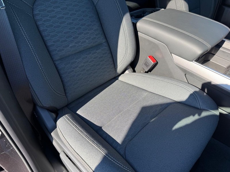 Ram 1500 Vehicle Full-screen Gallery Image 15