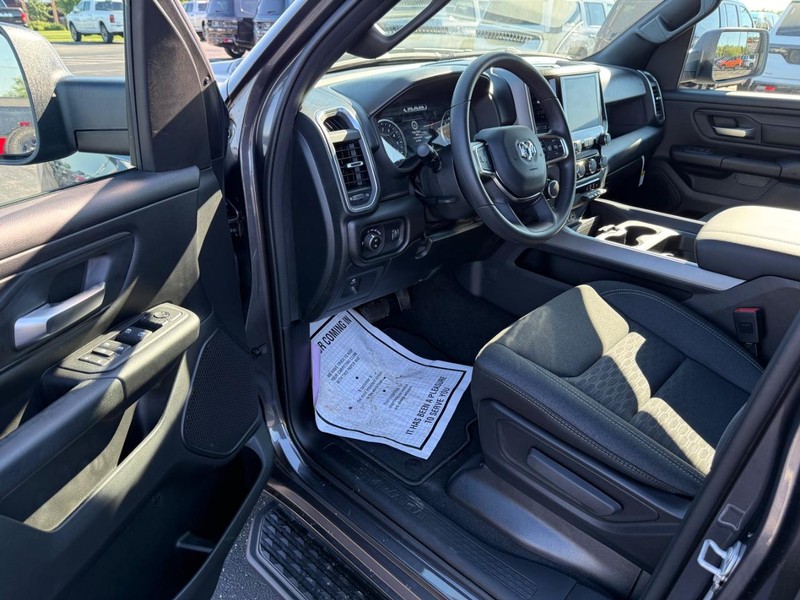Ram 1500 Vehicle Full-screen Gallery Image 16