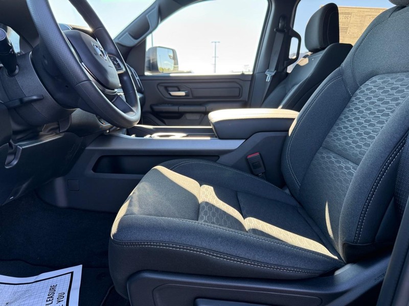Ram 1500 Vehicle Full-screen Gallery Image 17