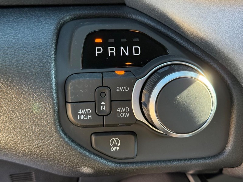 Ram 1500 Vehicle Full-screen Gallery Image 22