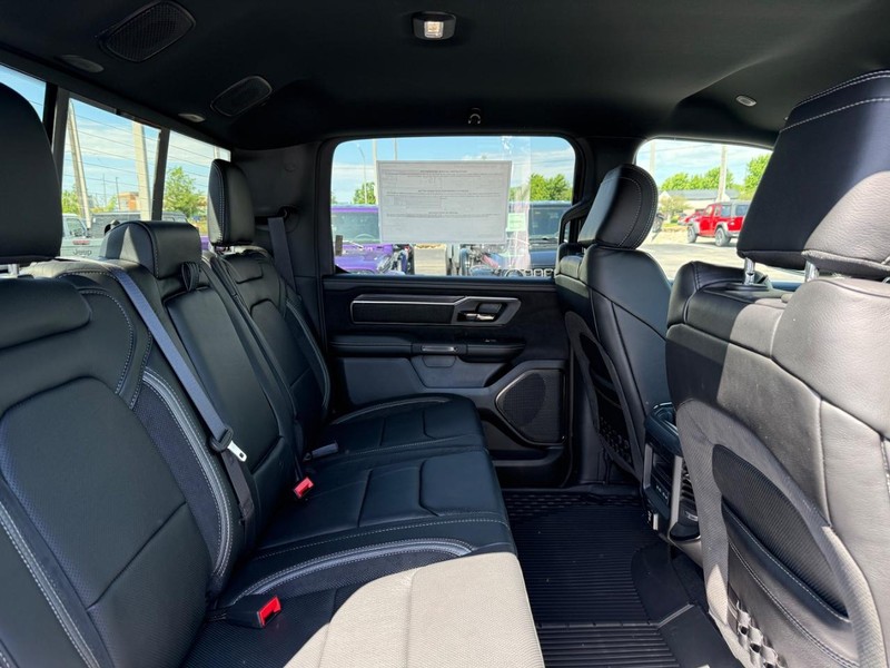 Ram 1500 Vehicle Full-screen Gallery Image 10