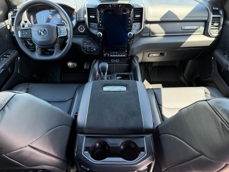 Ram 1500 Vehicle Full-screen Gallery Image 12