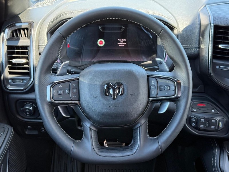 Ram 1500 Vehicle Full-screen Gallery Image 13