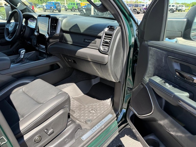 Ram 1500 Vehicle Full-screen Gallery Image 14