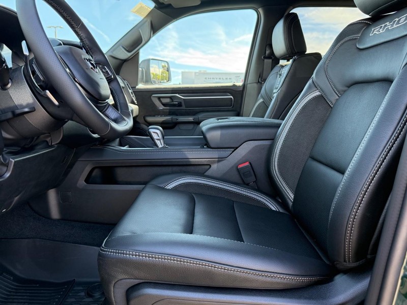 Ram 1500 Vehicle Full-screen Gallery Image 17