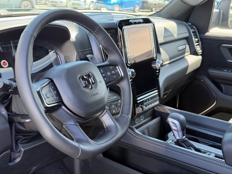 Ram 1500 Vehicle Full-screen Gallery Image 18
