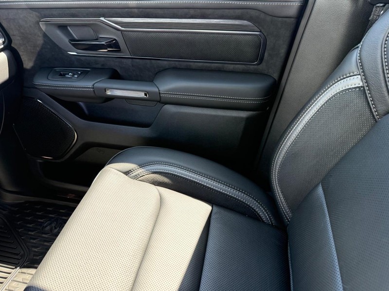 Ram 1500 Vehicle Full-screen Gallery Image 27