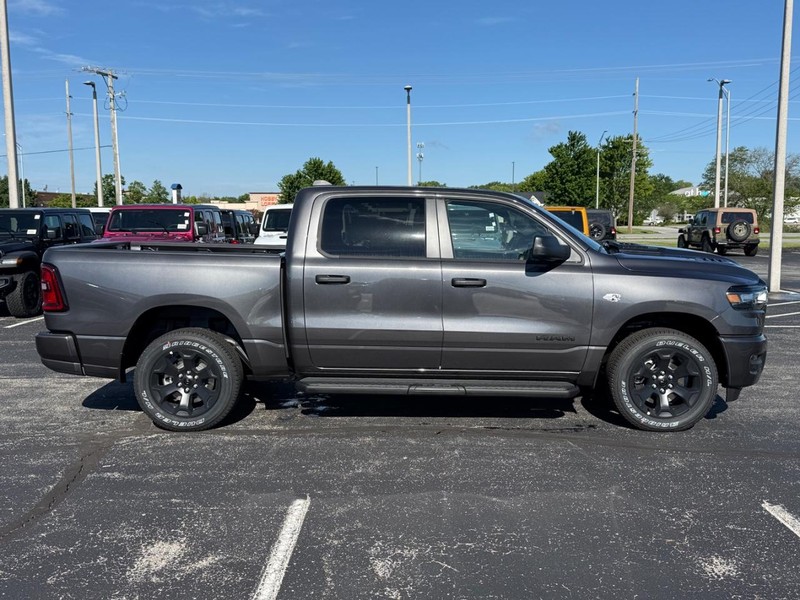 Ram 1500 Vehicle Full-screen Gallery Image 2