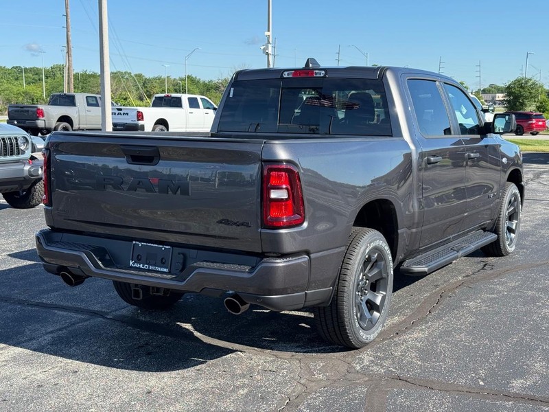 Ram 1500 Vehicle Full-screen Gallery Image 3