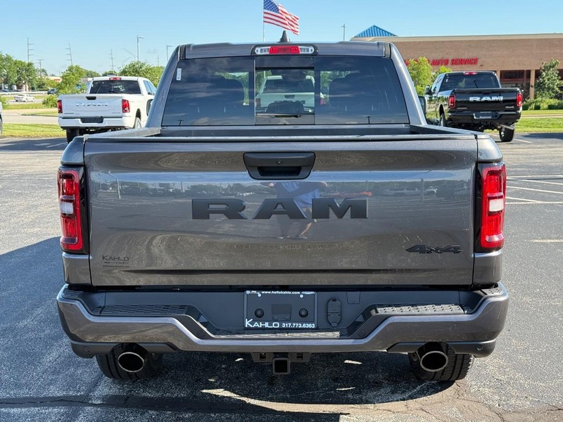Ram 1500 Vehicle Full-screen Gallery Image 4