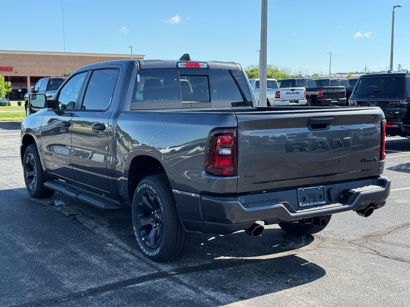 Ram 1500 Vehicle Full-screen Gallery Image 5