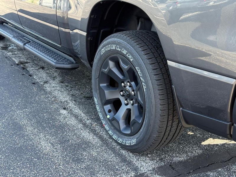 Ram 1500 Vehicle Full-screen Gallery Image 6