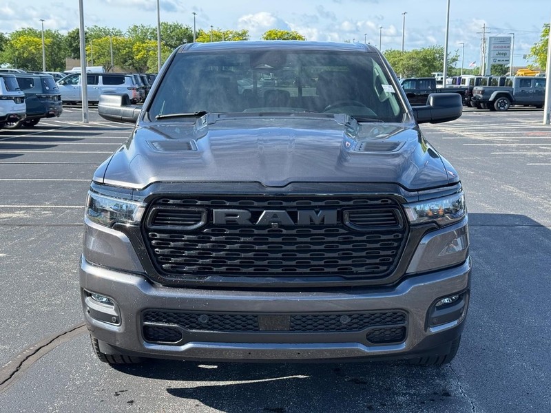 Ram 1500 Vehicle Full-screen Gallery Image 9