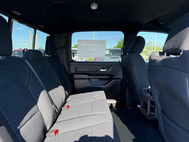 Ram 1500 Vehicle Full-screen Gallery Image 10