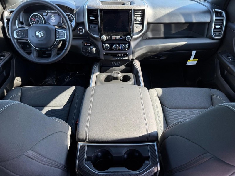 Ram 1500 Vehicle Full-screen Gallery Image 12