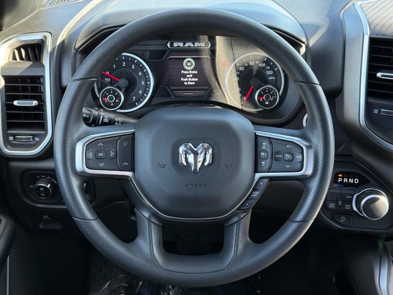 Ram 1500 Vehicle Full-screen Gallery Image 13