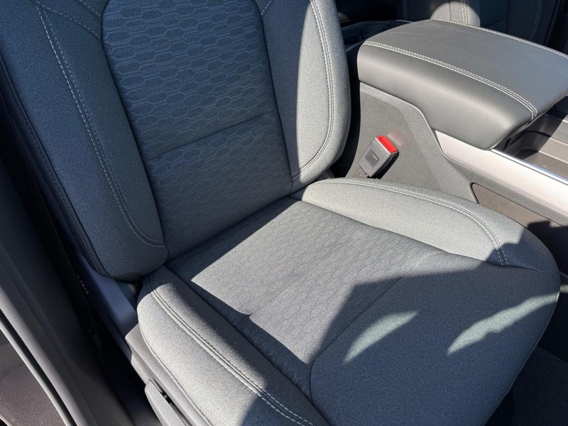 Ram 1500 Vehicle Full-screen Gallery Image 15