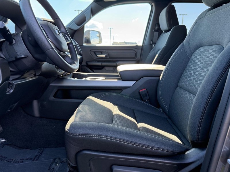 Ram 1500 Vehicle Full-screen Gallery Image 17