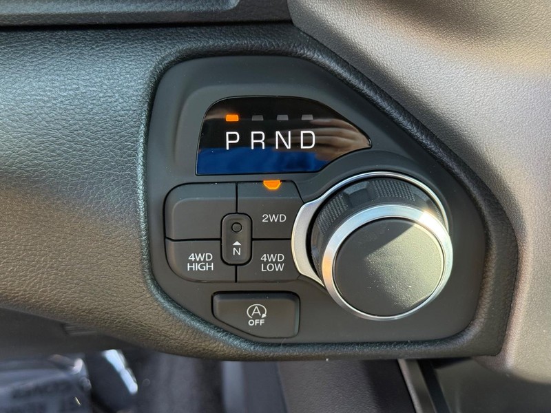 Ram 1500 Vehicle Full-screen Gallery Image 24