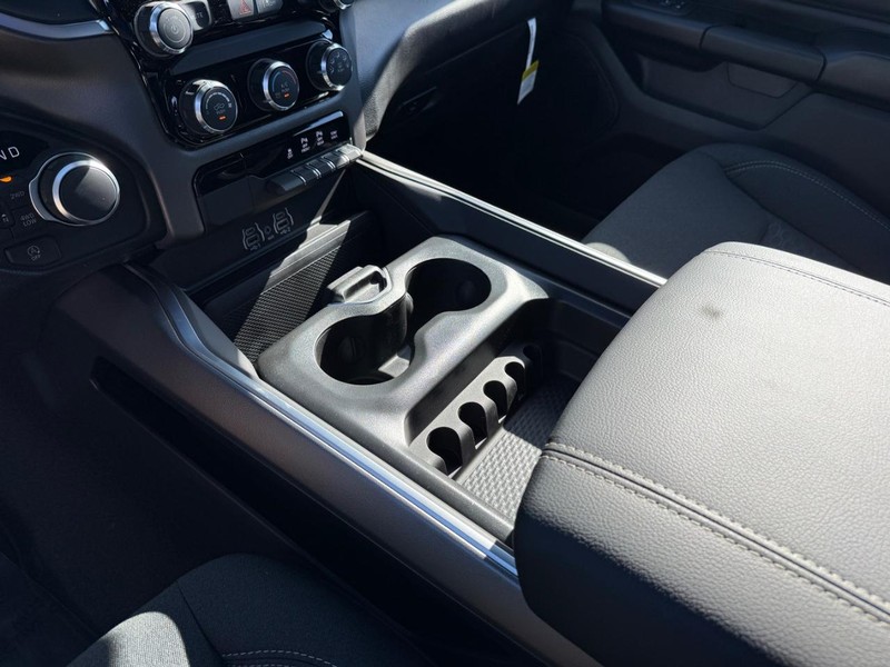 Ram 1500 Vehicle Full-screen Gallery Image 26