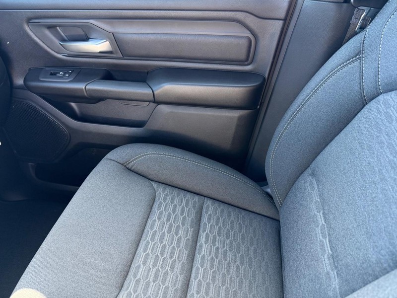 Ram 1500 Vehicle Full-screen Gallery Image 27