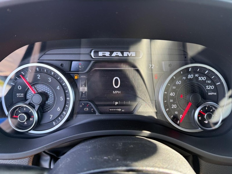 Ram 1500 Vehicle Full-screen Gallery Image 28